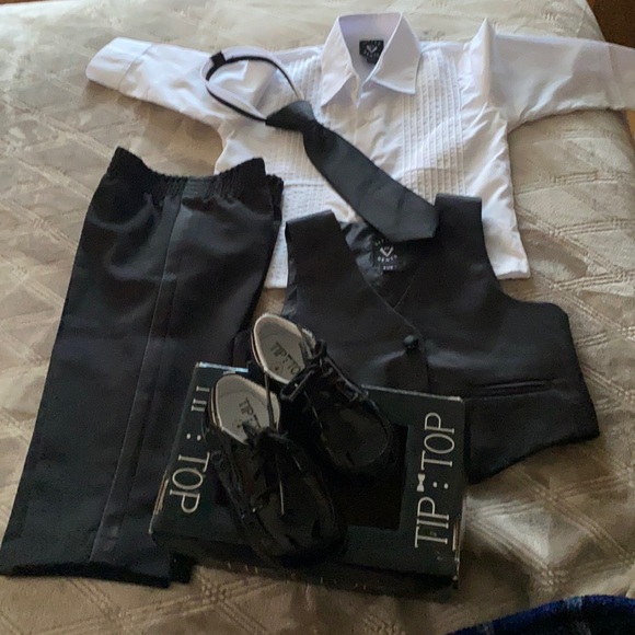 Baby boy tuxedo set... size 6-12 months